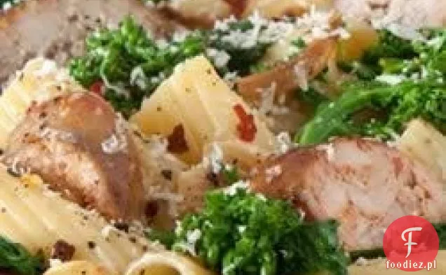 Rigatoni z włoską kiełbasą i brokułami Rabe