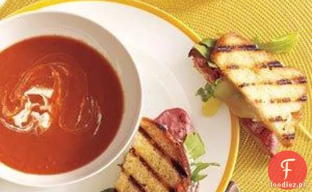 Zupa Pomidorowa Z Pieczoną Wołowiną, Cheddarem I Chrzanową Panini