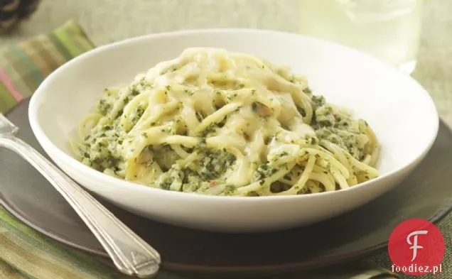 Spaghetti z zielonym sosem