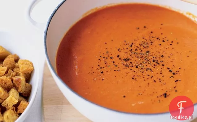Kremowa zupa pomidorowa z grzankami maślanymi
