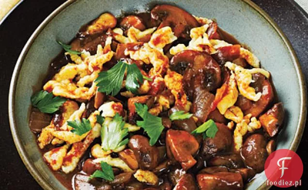 Gulasz pieczarkowy ze Spaetzle