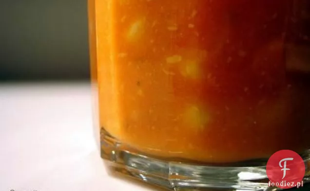Zupa pomidorowo-ciecierzycowa ze świeżym rozmarynem