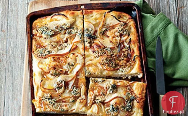 Lucjan czerwony w liściach winogron z masłem czosnkowo-kaparowym