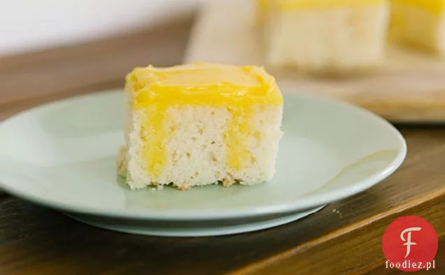 Cytrynowy Pudding Poke Cake