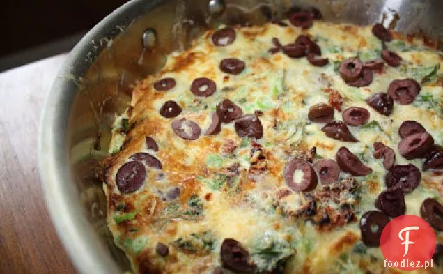 Frittata z serem, suszonymi pomidorami i bazylią