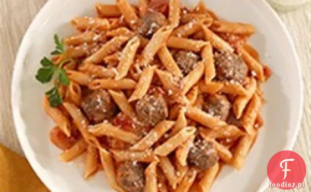 Barilla® White Fiber Mini Penne z kremowym sosem pomidorowym, klopsikami i serem Parmigiano