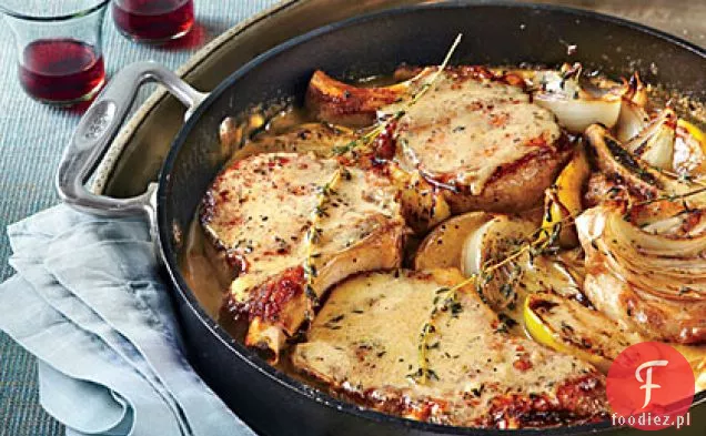 Kotlet schabowy z jabłkami i cebulą