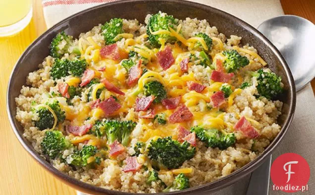 Quinoa z brokułami, serem i boczkiem