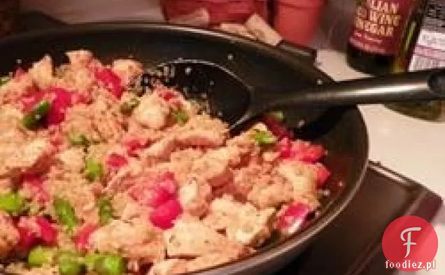 Quinoa z kurczakiem, szparagami i czerwoną papryką