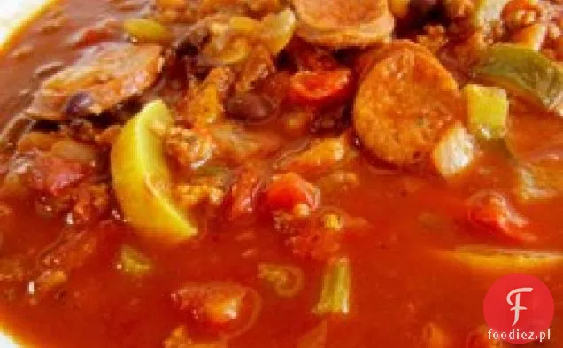 Pikantna zupa z kiełbasą i czerwoną papryką