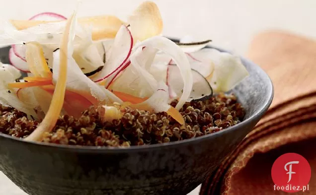 Cytrynowa Sałatka z Quinoa z ogolonymi warzywami