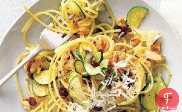 Przepis Na Spaghetti Z Cukinią, Orzechami Włoskimi I Rodzynkami