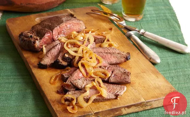 Stek marynowany z karmelizowaną cebulą