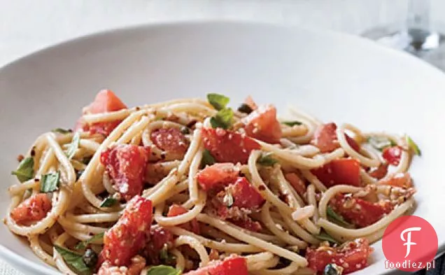 Spaghettini z pomidorami, anchois i migdałami