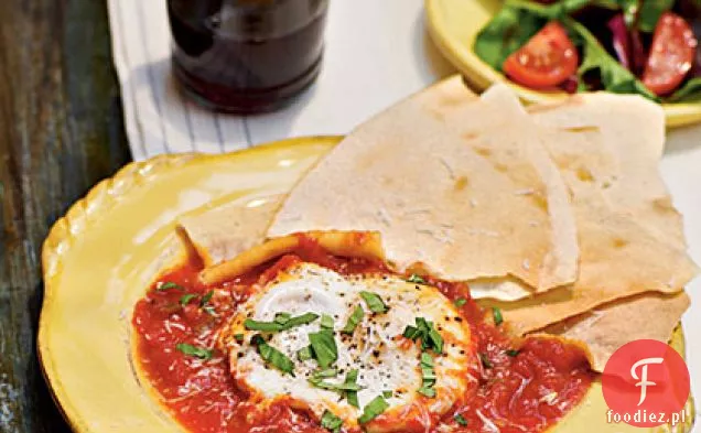 Jajka gotowane z pomidorami z sardyńskim chlebem muzycznym (Ovos kin Tomate e Casu)