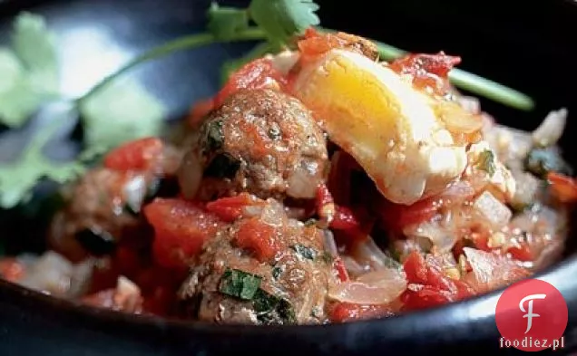 Tagine Kefta Mkawra (Tagine klopsików w sosie pomidorowym z jajkami)