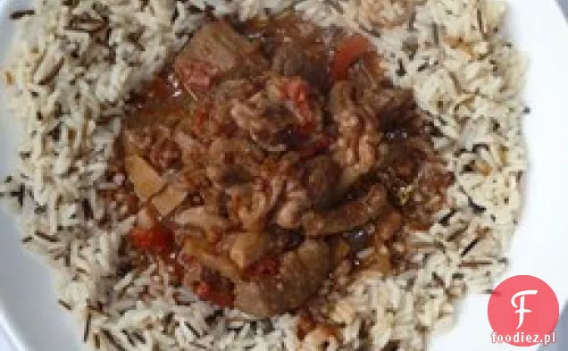 Gulasz wołowo-orzechowy