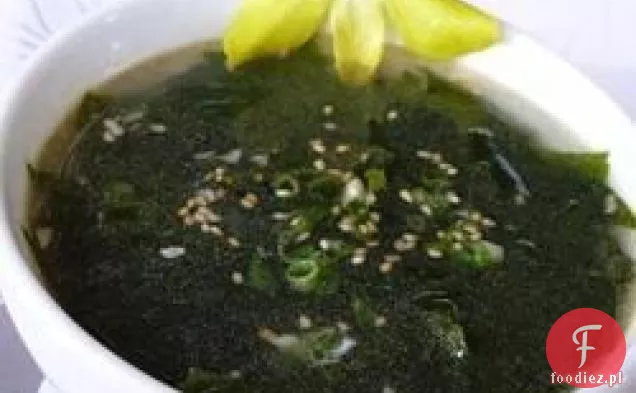 Zupa z wodorostów po koreańsku