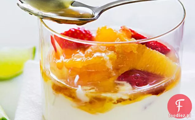 Piernik owocowy z jogurtem miodowym