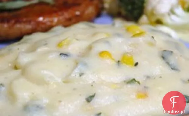 Kremowa Polenta z prażoną kukurydzą i świeżą szałwią