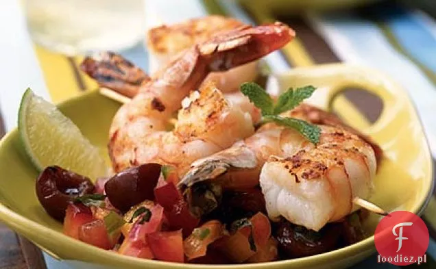 Grillowane szaszłyki z krewetek z letnią salsą owocową