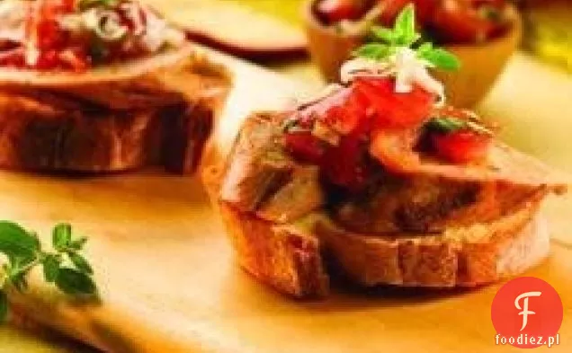 Pieczona papryka i Asiago kurczak kiełbasa świeże pomidory Bruschetta