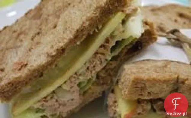 Grillowane SPAM®, pomidory, ser Cheddar i słodkie kanapki z cebulą