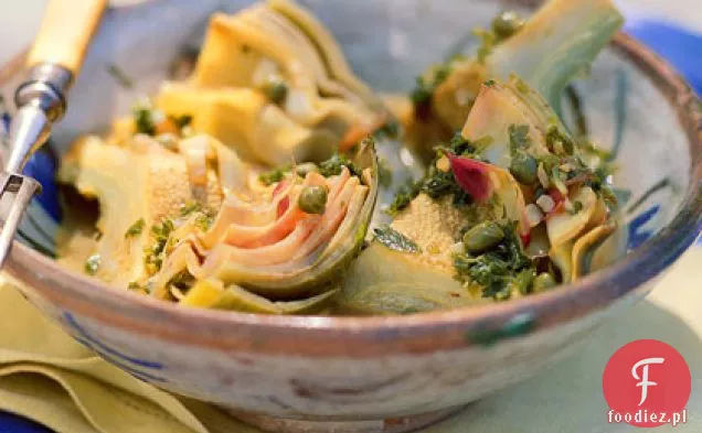 Karczochy duszone z kaparami i pietruszką