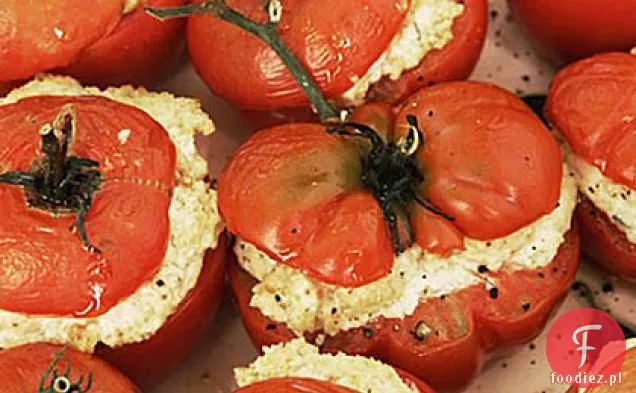 Pieczone w piecu pomidory nadziewane kozim serem
