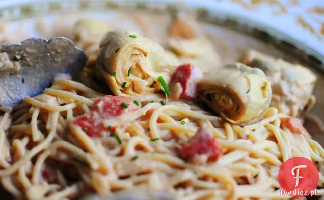 Spaghetti z karczochami i pomidorami