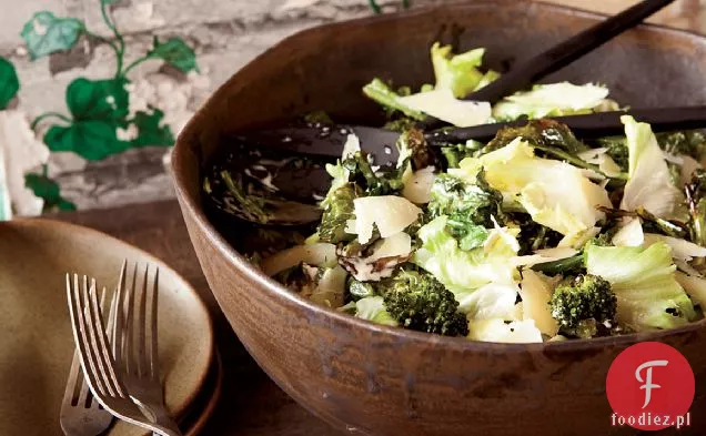 Sałatka z Escarole i pieczonych brokułów z sosem anchois