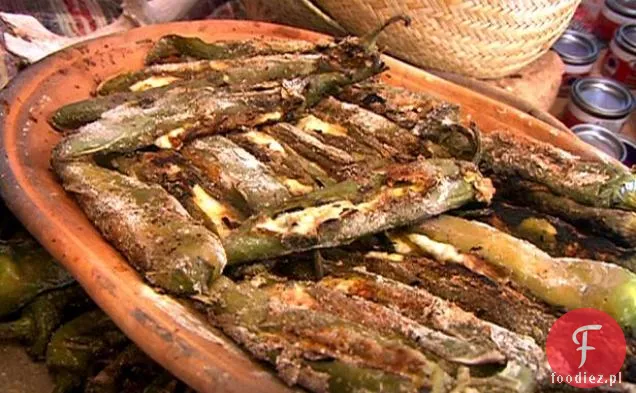 Papryka Faszerowana Serem: Chile Rellenos