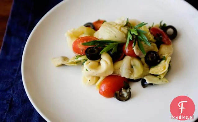 Sałatka Tortellini Z Karczochami, Pomidorami I Oliwkami