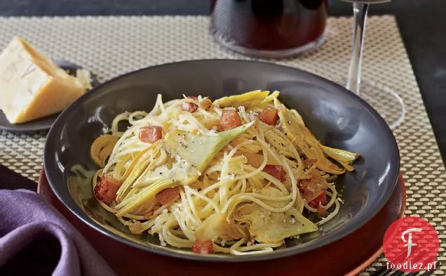 Spaghetti z karczochami i pancettą