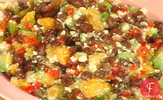 Czarna fasola, owoce tropikalne i Salsa Queso Blanco