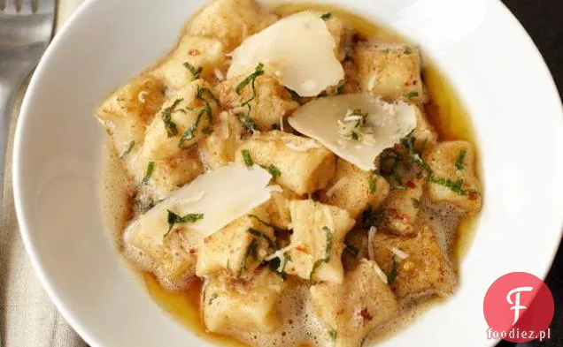 Gnocchi z brązowym masłem i szałwią