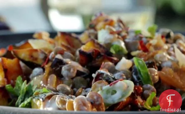 Ciepła sałatka z soczewicy i żołędzi z jogurtem Vinaigrette