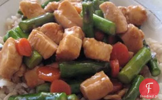 Piersi kurczaka z dzikim ryżem i szparagami