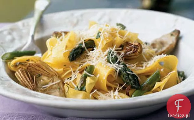 Pappardelle z cytryną, karczochami i szparagami