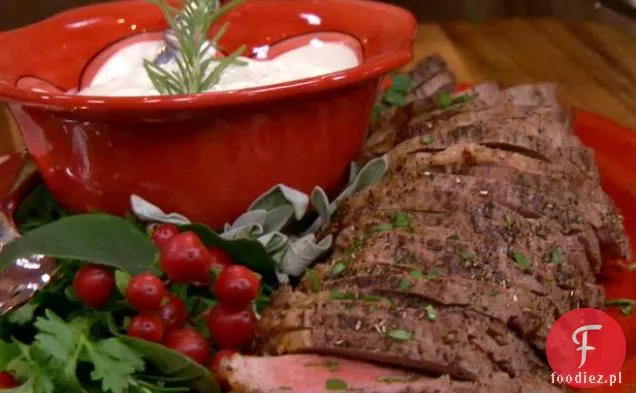 Pieczeń wolno gotowana z kremowym sosem ziołowym