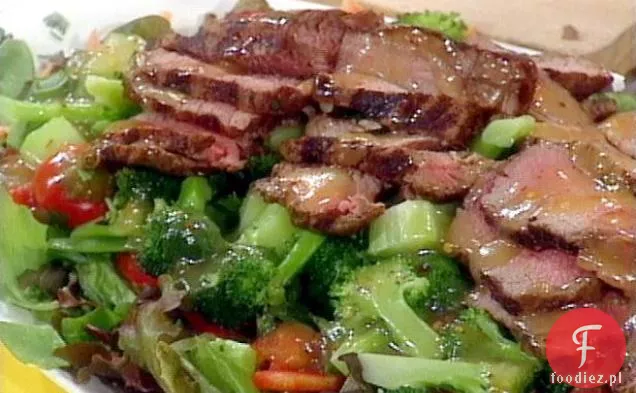 Sałatka z wołowiną i brokułami