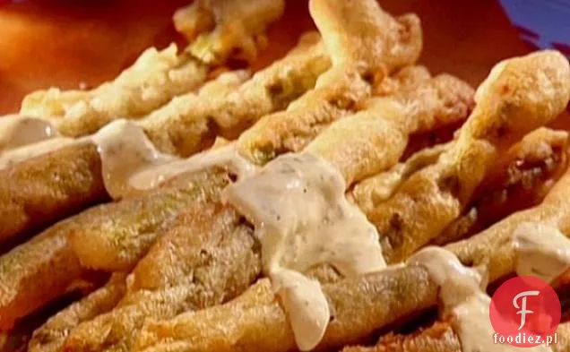 Szparagi w cieście piwnym z czosnkiem Aioli