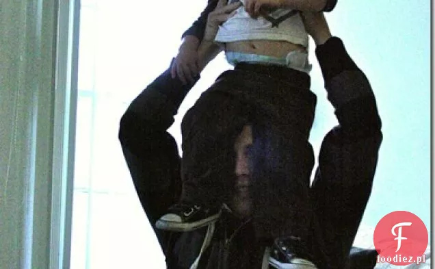 Zbierz sałatkę zbożową z suszonymi pomidorami i karczochami