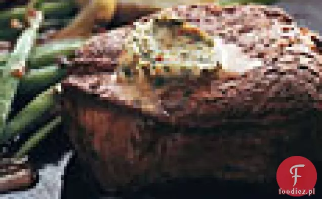 Filety Mignons z przyprawionym masłem, szkliwione karczochy i fasolki