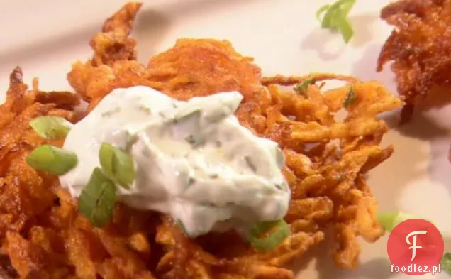 Słodkie placki ziemniaczane Chili z sosem Cilantro Lime