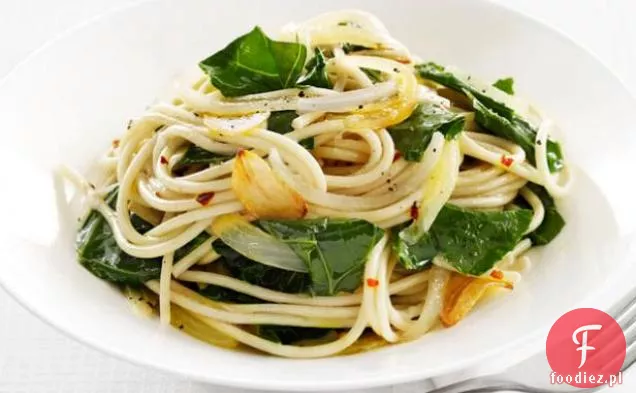 Spaghetti z czosnkiem i zielenią
