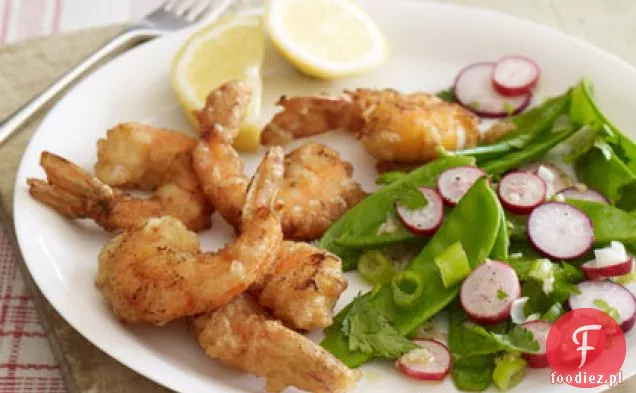 Sałatka z groszku śnieżnego i rzodkiewki z winegretem imbirowo-limonkowym