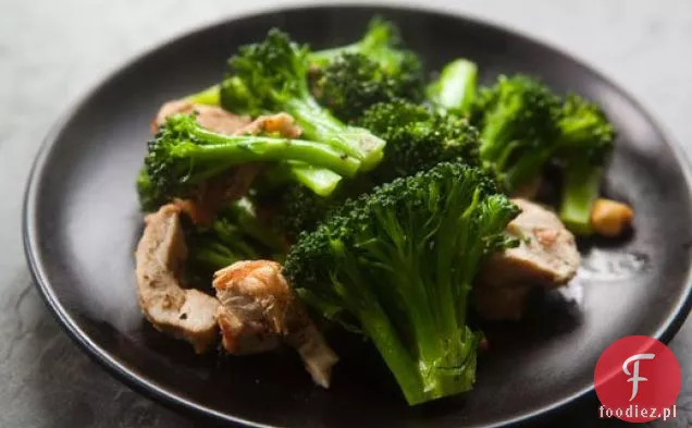 Brokuły, Kurczak I Migdały Sauté