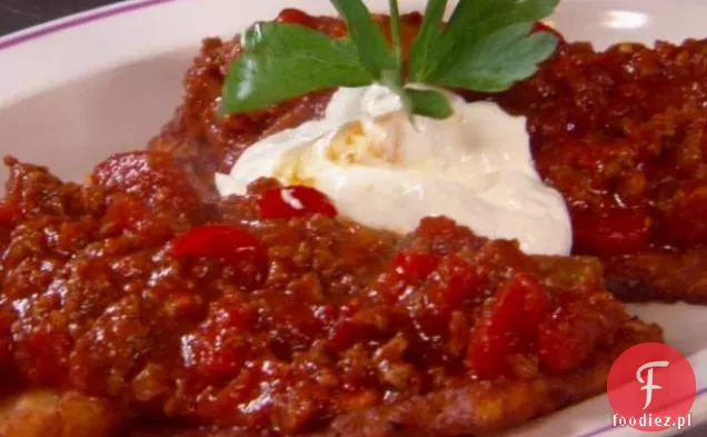 Placki Węgierskie (placki ziemniaczane z pikantnym sosem pomidorowo-wołowym)