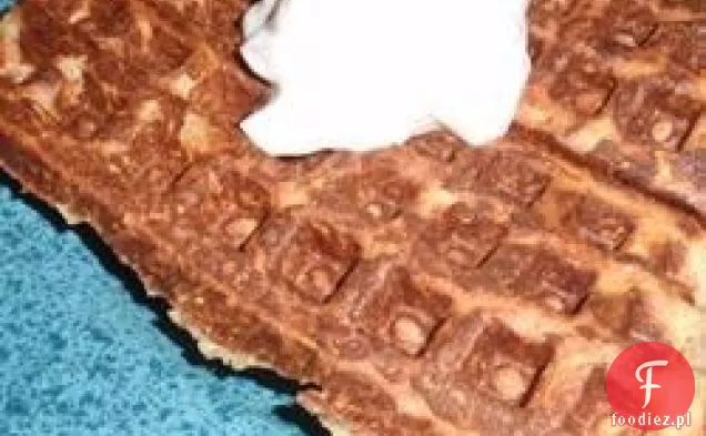 Pikantne gofry z boczkiem w sosie cebulowym